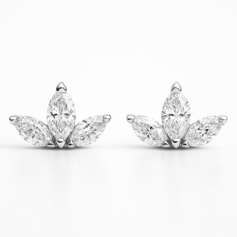 טבעת V משובצת זהב משובצת ביהלום משובצת ב-Pear &amp; Pave