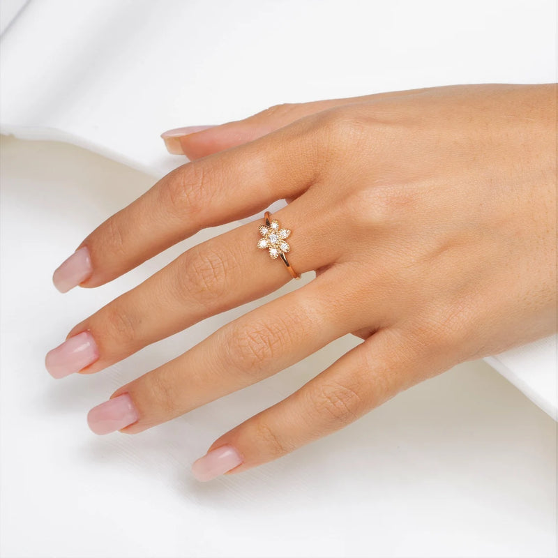 Deco Floral Ring in Gold with Diamonds