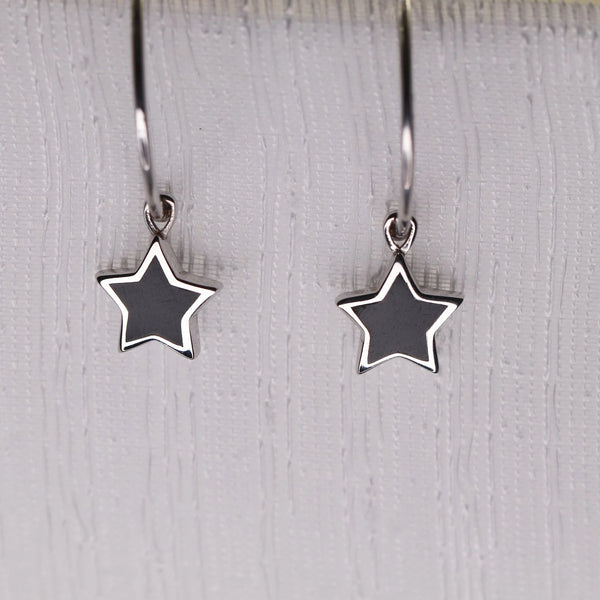 טבעת V משובצת זהב משובצת ביהלום משובצת ב-Pear &amp; Pave