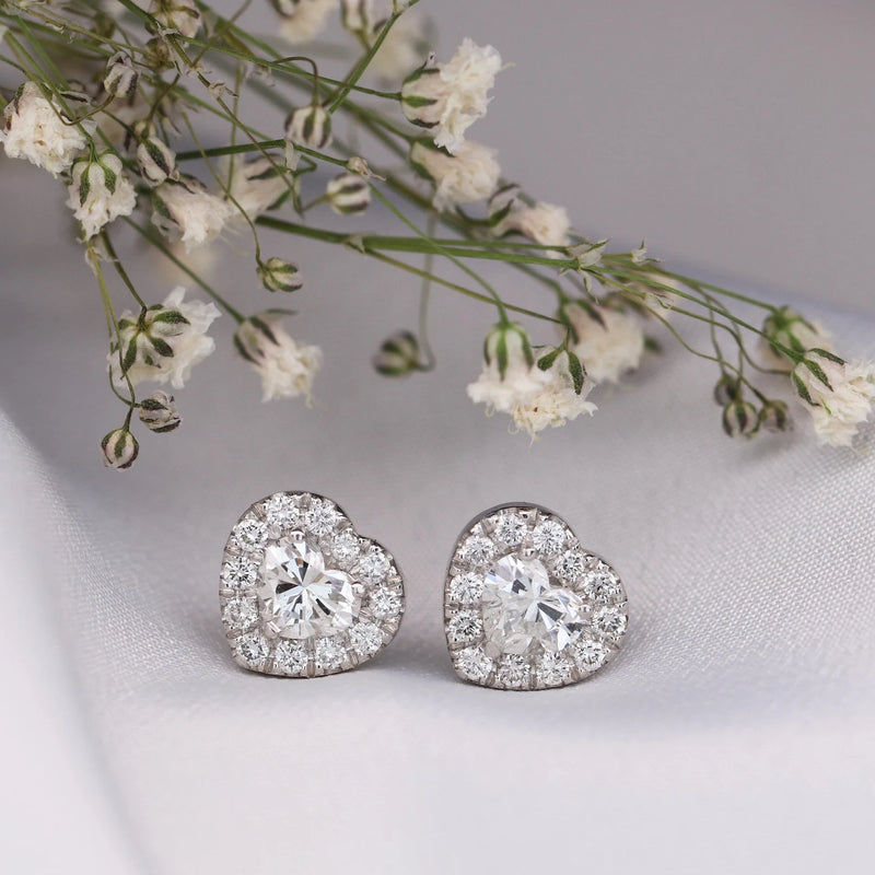 טבעת V משובצת זהב משובצת ביהלום משובצת ב-Pear &amp; Pave