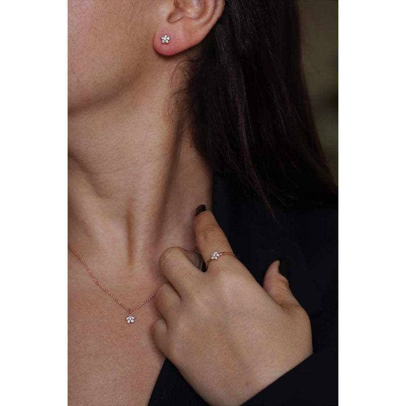 Flower Shaped Earrings in Gold with Diamonds