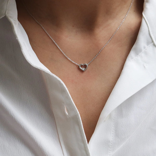 Heart Minimal Necklace in Gold with Diamonds