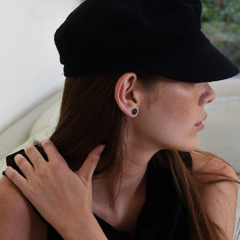 Black Round Shape Earrings in Gold with Diamonds