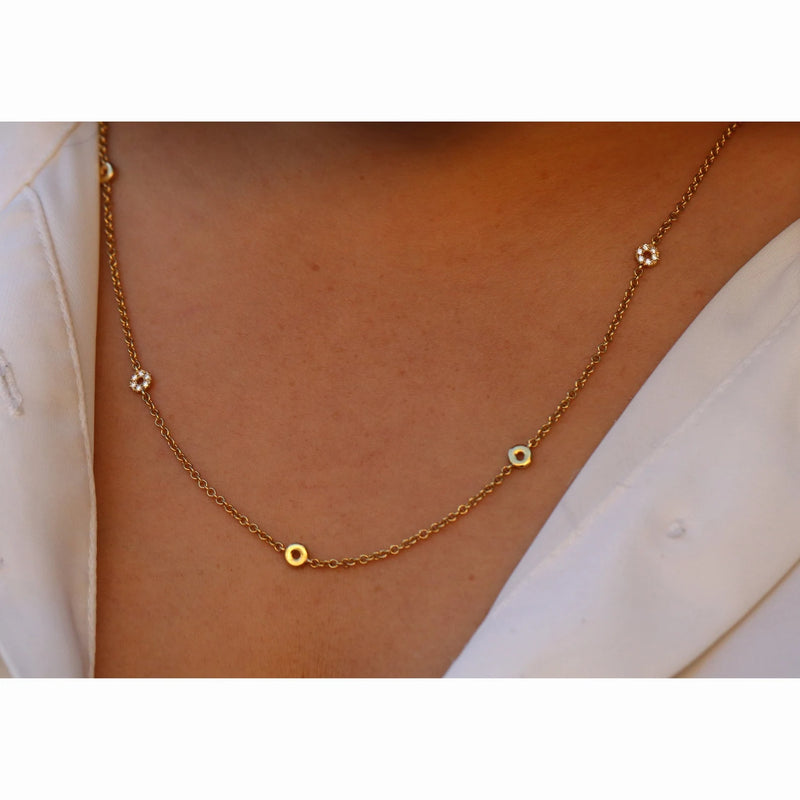 Round Necklace in Gold with Diamonds