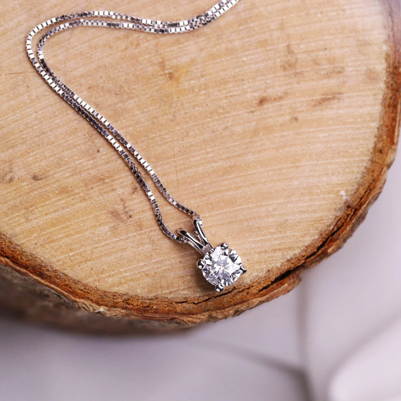 Solitaire Necklace in Gold with Diamonds