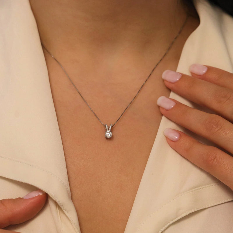 Solitaire Necklace in Gold with Diamonds