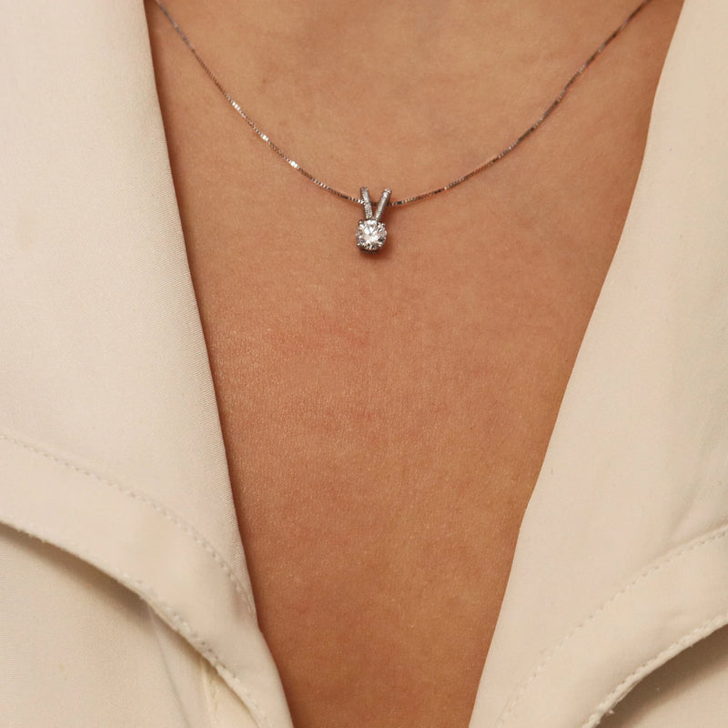 Solitaire Necklace in Gold with Diamonds