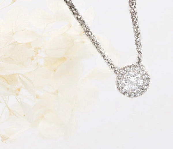 Halo Necklace in Gold with Diamonds
