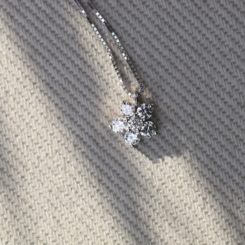 Flower Round Shape Necklace in Gold with Diamonds