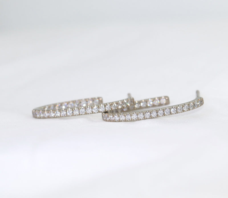 Round shape Earrings in Gold with Diamonds