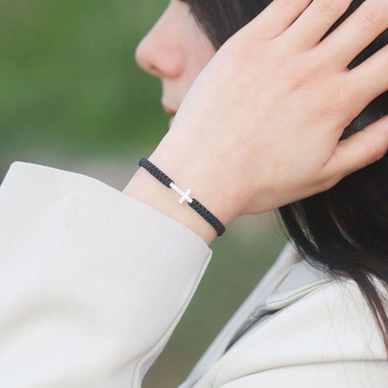 Cross Bracelet in Gold with Diamond