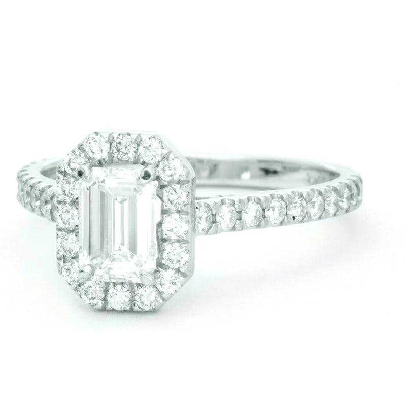 Classic Emerald Ring Shape in Gold with Diamonds