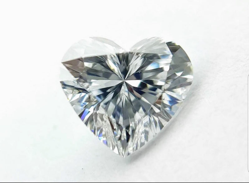 טבעת V משובצת זהב משובצת ביהלום משובצת ב-Pear &amp; Pave