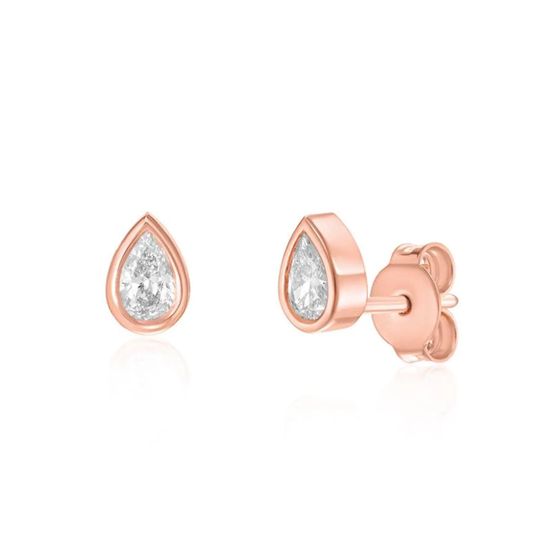 טבעת V משובצת זהב משובצת ביהלום משובצת ב-Pear &amp; Pave