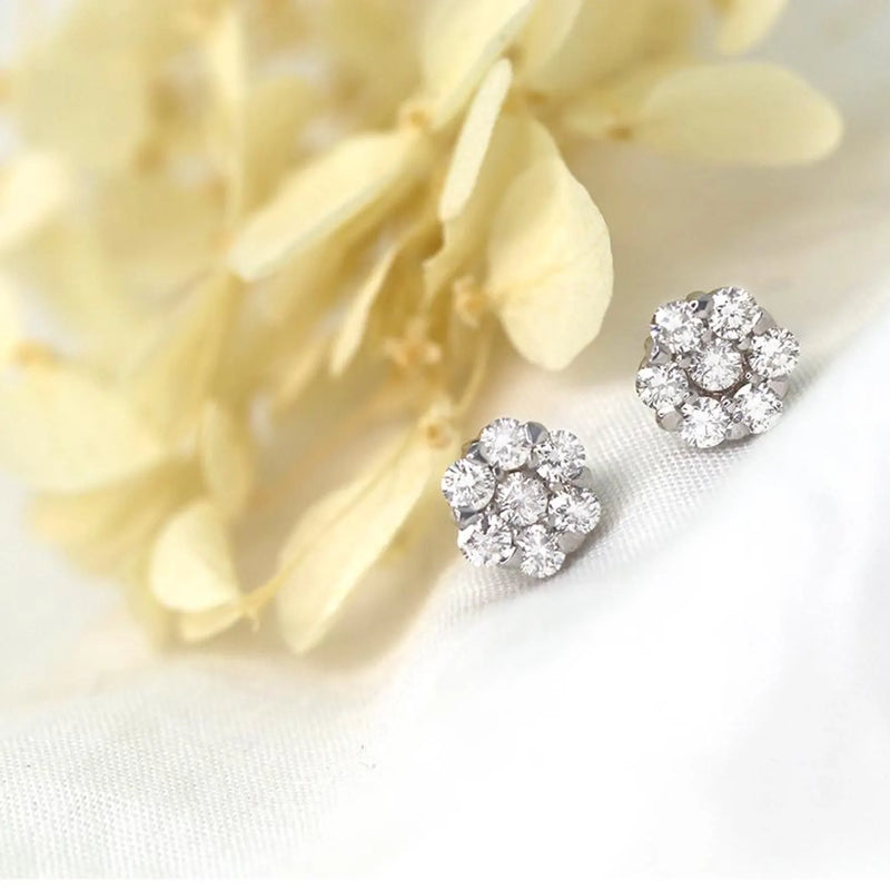 Flower Shaped Earrings in Gold with Diamonds