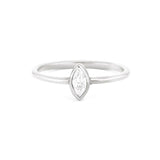טבעת V משובצת זהב משובצת ביהלום משובצת ב-Pear &amp; Pave