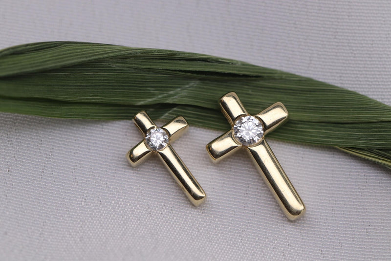 Tiny Cross Necklace in Gold with Diamonds