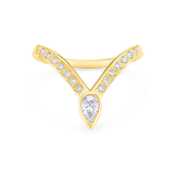 טבעת V משובצת זהב משובצת ביהלום משובצת ב-Pear &amp; Pave