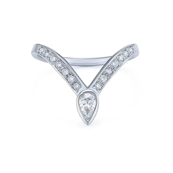 טבעת V משובצת זהב משובצת ביהלום משובצת ב-Pear &amp; Pave