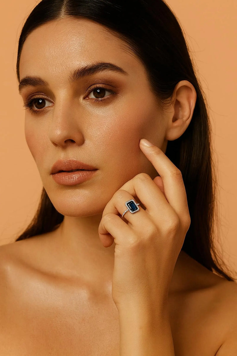 Emerald Cut Ring in gold with diamonds