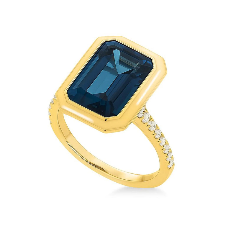 Emerald Cut Ring in gold with diamonds