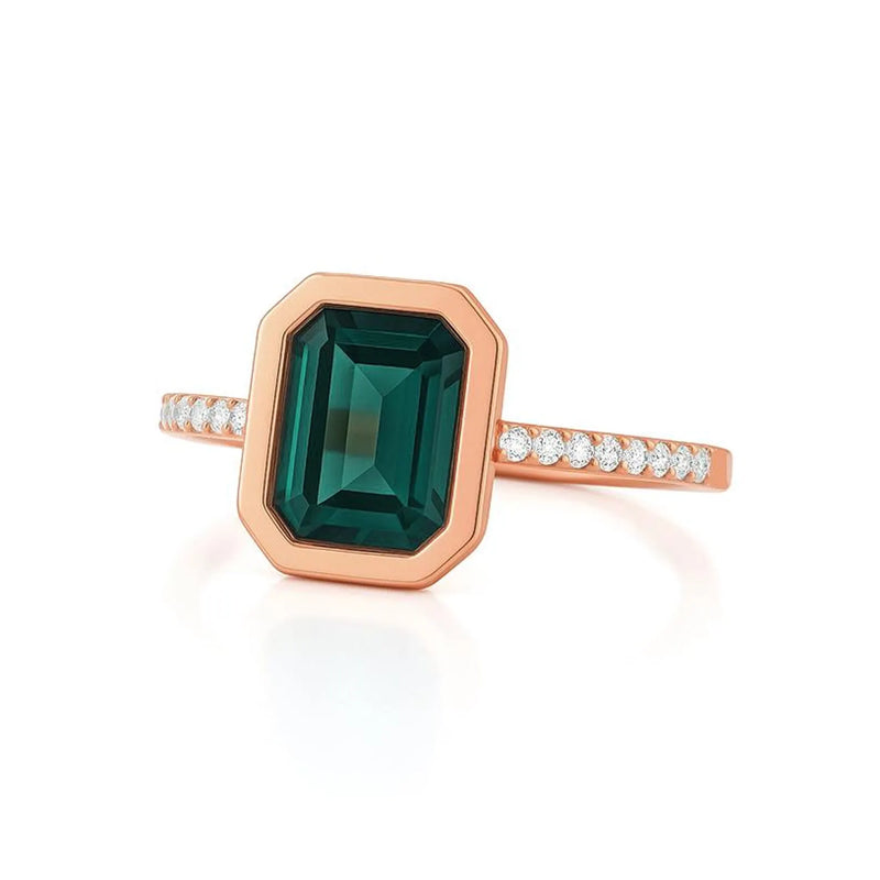 Emerald Cut Ring in gold with diamonds